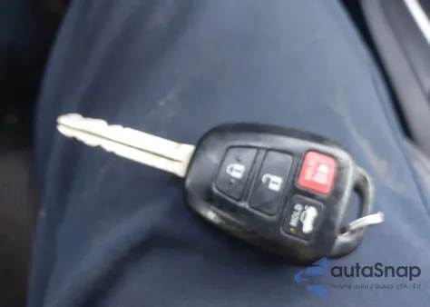 2014 Toyota Corolla S Plus z USA, uszkodzony, nr VIN 2T1BURHE9EC214600